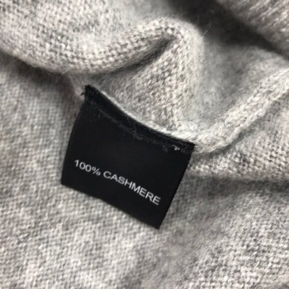 Qi Cashmere V-Neck Sweater - Picture 6 of 6